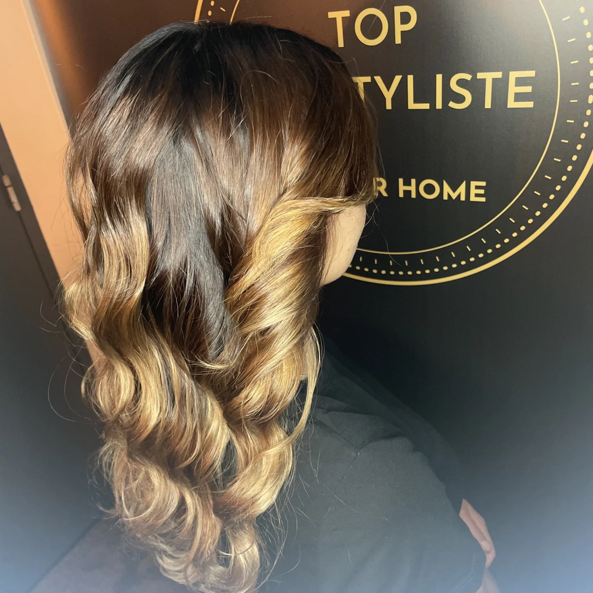 photo - Top hairstyliste at your home